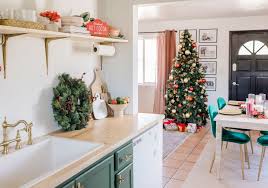 decluttering christmas decorations