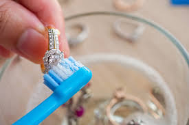 how to clean white gold jewellery