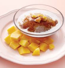 Bring water to boil in a large pan, and slowly pier in sago stirring constantly with a wooden spoon. Mango Sago With Gula Melaka Kara Santan
