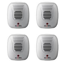 Just plug it in and it drives pests out. Bell Howell Classic Ultrasonic Electronic Indoor Pest Repeller 4 Pack 50167 The Home Depot