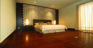 Kalau dulu orang hanya memasang lantai kayu untuk beberapa ruang saja, terutama kamar tidur, kini tren itu berubah. Ketahui Jenis Lantai Yang Sesuai Dengan Fungsi Ruangan Hunian Anda Toko Lantai Kayu
