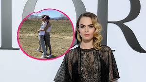 Cara delevingne's home might just be one of the most unique in hollywood. Neue Beziehung Zeigt Cara Delevingne Hier Ihre Freundin Promiflash De