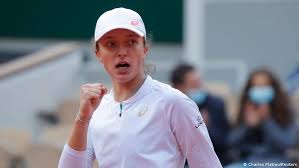 She's 19 years old and didn't lose a set in the tournament and never lost more than five games in each match. French Open Swiatek Nicht Zu Bremsen Sport Dw 10 10 2020