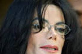 Plastisch chirurg zegt dat Michael Jackson blanke vrouw wil worden | Het  Nieuwsblad Mobile