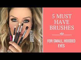 have brushes for small hooded eyes