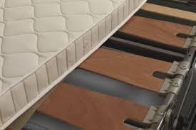 Il letto in legno è sicuramente uno dei punti cardinali all'interno dei prodotti di bio arredo. Divano Letto Parigi Vendita Divani Letto Divani Santambrogio