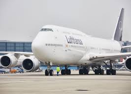 lufthansa deploys boeing 747 airbus