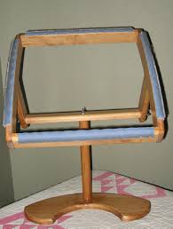 rotating gripper frame for rug hooking