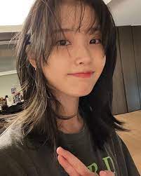 iu shows off her new short hairdo and a