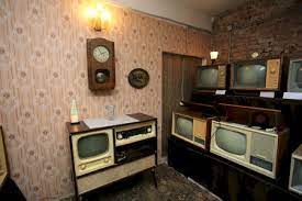 Барнаул | Все советские телевизоры до 1964 года были взрывоопасны.  Барнаульский коллекционер — о раритетной радиоаппаратуре - БезФормата