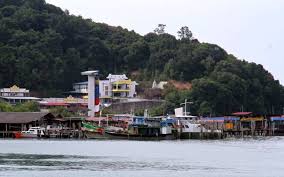 Pulau ini adalah sebuah kepulauan dari 99 pulau yang terdapat di pantai utara barat semenanjung malaysia. Status Bebas Cukai Pulau Pangkor Bermula Hari Ini Free Malaysia Today Fmt