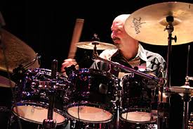 Drummer steve smith performs a drum solo with journey and pays tribute to the great jazz drum, louie bellson. Steve Smith Drums Up Some Vital Information Musicplayers Com