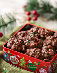 Best cute christmas candy from chocolate can s muddy bud s recipe and candy canes on. Easy Christmas Crockpot Candy The Chunky Chef