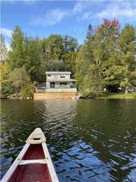 chalet au bord de l eau du lac lola