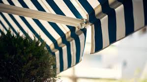 how much do retractable awnings cost