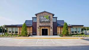 is olive garden open today on new year