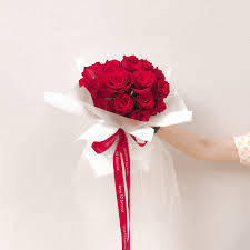 straits of love red roses bouquet