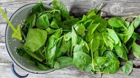 How much calories is a handful of spinach?