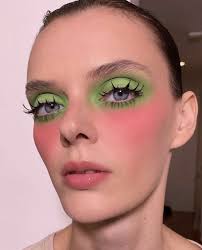 these 70s inspired makeup looks are