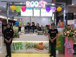 According to boost's facebook post, the nasi lemak smoothie consists of cucumber, spinach, cooked rice, chilli flakes, coconut water, coconut milk, sorbet and ice. You Can Now Get Your Boost Fix Boost Juice Bars Malaysia Facebook