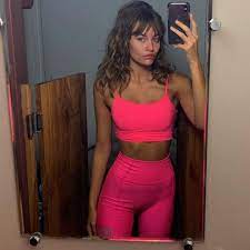Mannequin et influenceuse originaire du sud, lena simonne est la première égérie française de nasty gal. The Crop Top Neon Pink Lena Simonne Account On The Instagram Of Lena Simonne Spotern