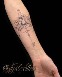 Tatouage fleur de lotus ornemental type mandala et géométrie @lys.tattoo  #tatouagefleurdelotus #tatou… | Tatouage de lys, Tatouage fleur de lotus,  Tatouage de lotus