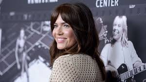 She told maron that she plans to work on an album with her husband taylor goldsmith and blake mills while she is on break from shooting this is us. Mandy Moore Marries Fiance Taylor Goldsmith Abc News