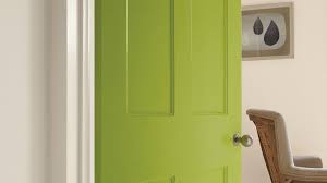 I decided to paint the front door without taking it off the hinges or even removing the hardware because that is the fastest and easiest way. Learn How To Paint Interior Doors Dulux