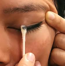 itchy eyes your eye makeup might be