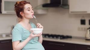 Tentu saja minuman beralkoh0l sangat tidak baik bagi ibu hamil, walaupun kandungannya hanya sedikit. 14 Pantangan Makanan Ibu Hamil Muda Yang Sering Diabaikan Hot Liputan6 Com