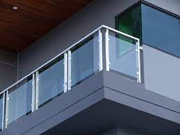 15 Modern Glass Railing Designs For