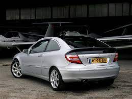 For the second generation w203, much of the engines and drivetrains were carried over from the previous generation. Mercedes Benz C Klasse Sportcoupe W203 Specs Photos 2004 2005 2006 2007 Autoevolution