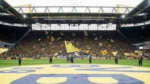 Fans, die topklubs wie dem fc bayern oder eben borussia dortmund hinterherreisen, müssen meist noch tiefer in die tasche greifen. Borussia Dortmund S Connection To Their Fans Is What Makes Them Special