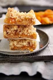 apricot bars with a shortbread crust