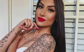 Acompanhe em capricho as últimas e principais notícias sobre bianca andrade. Bianca Andrade A Boca Rosa E Vista Com Novo Crush Tattoos Tattoos For Women Indian Tattoo