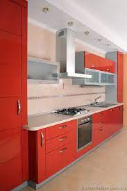 Keep your kitchen cabinets up to date with a modern makeover. Red Cabinets Kuchendesign Modern Rote Kuchenschranke Kuchendesign