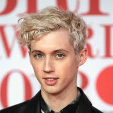 Helen kellers hair was dirty blonde and curly at the ends(her hair was not fully brown). 59 Hot Blonde Hairstyles For Men 2020 Styles For Blonde Hair
