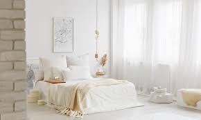 9 Bright White Bedroom Curtain Ideas