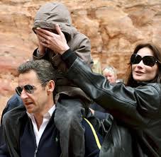 Carla bruni news, gossip, photos of carla bruni, biography, carla bruni boyfriend list 2016. Sarkozy Mit Bruni Und Sohn Patchwork Spaziergang In Jordanien Welt