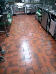steam clean grout on a restaurant