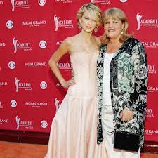 taylor swift reveals her mother has