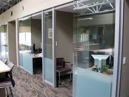 advantages of using glass walls in offices