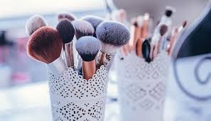 5 essential makeup brushes that every