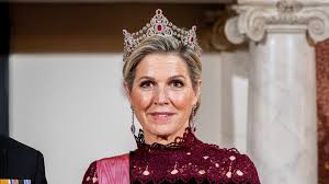 queen máxima stuns in ruby ballgown and