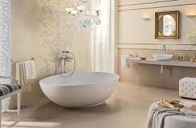 Badezimmer.de ist der kürzeste weg zu ihrem traumbad. Badfliesen Ideen Luxus Barock Stil Beige Muster Gold Details Modernes Badezimmerdesign Badezimmer Innenausstattung Bad Einrichten