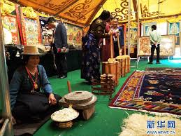 tibetan carpet exhibition embraces