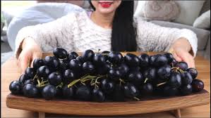 रोजाना काले अंगूर खाने से हमारे शरीर को मिलते हैं ये अद्भुत 7 फायदे -  Sabkuchgyan