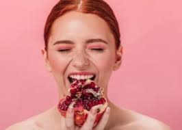 Buah delima atau lebih dikenal dengan pomegranate bukan hanya dapat dikonsumsi secara langsung tapi biasa diambil ekstraknya sebagai bahan dasar untuk perawatan kecantikanmu. Trending Topics Buah Delima Okemom