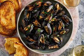 steamed mussels with white wine sauce