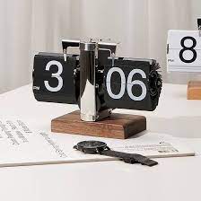 Amazon.com: Itigoitie Walnut Wood Base Flip Down Clock,Retro Digital Flip  Desk Clock,Vintage Design Auto Flip Clock,Battery Operated Digital  Display,Home and Office Decorations(No Battery Included)-Walnut Base : Home  & Kitchen